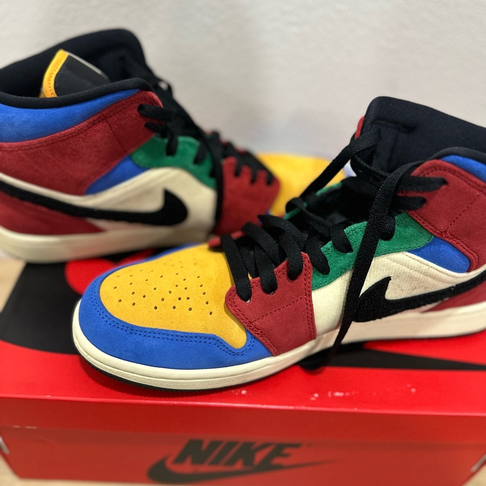 Air Jordan 1 Mid SE FLRS NA Sneakers - Picture 7 of 11